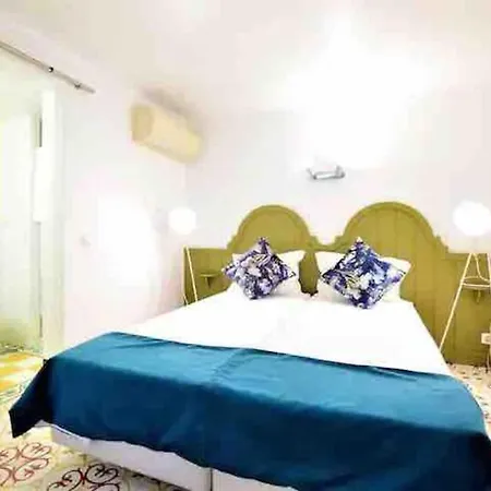 Beautiful 3 Floors Front Beach House With Terrace Prázdninový dům