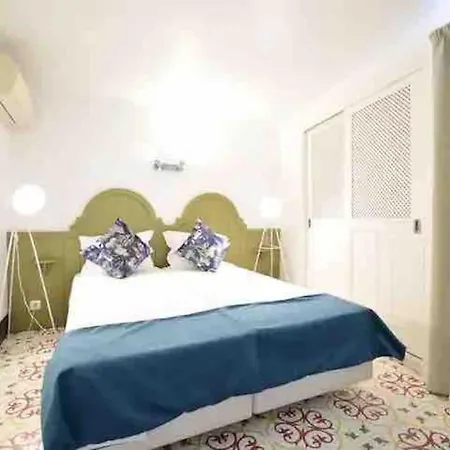 Beautiful 3 Floors Front Beach House With Terrace Prázdninový dům *