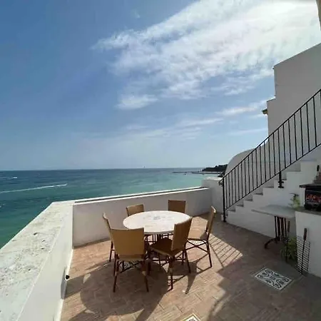Casa de Férias Beautiful 3 Floors Front Beach House With Terrace Albufeira