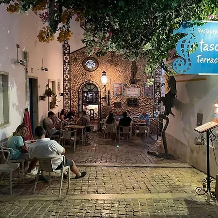 Beautiful 3 Floors Front Beach House With Terrace Casa de Férias *