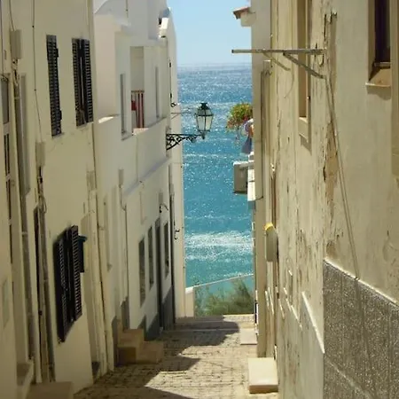 Beautiful 3 Floors Front Beach House With Terrace Dom wakacyjny *