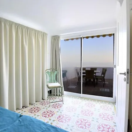 Beautiful 3 Floors Front Beach House With Terrace Dom wakacyjny Albufeira