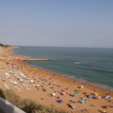 Dom wakacyjny Beautiful 3 Floors Front Beach House With Terrace