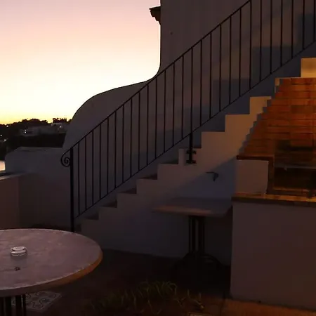 Dom wakacyjny Beautiful 3 Floors Front Beach House With Terrace *