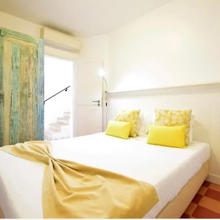 Beautiful 3 Floors Front Beach House With Terrace Dom wakacyjny